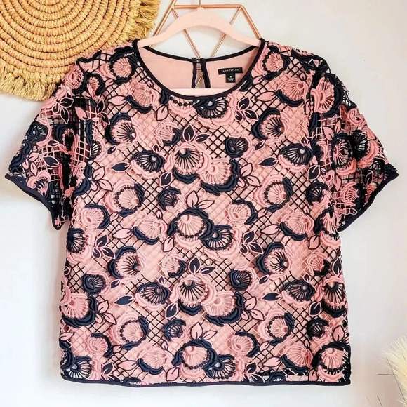 Ann Taylor Pink Navy Crochet Floral Lace Layered Short Sleeve Top SZ 8 Preppy - Picture 2 of 12